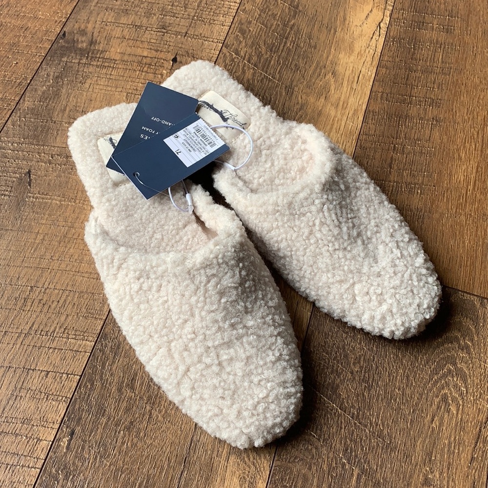 NWT Teddy Mule🍁